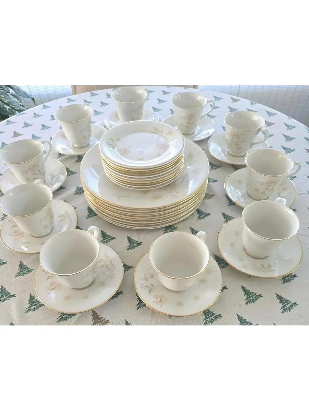 Royal Doulton Allure Vogue 40pc Tea & Dinner Set 10 Place Settings Flawless Mint